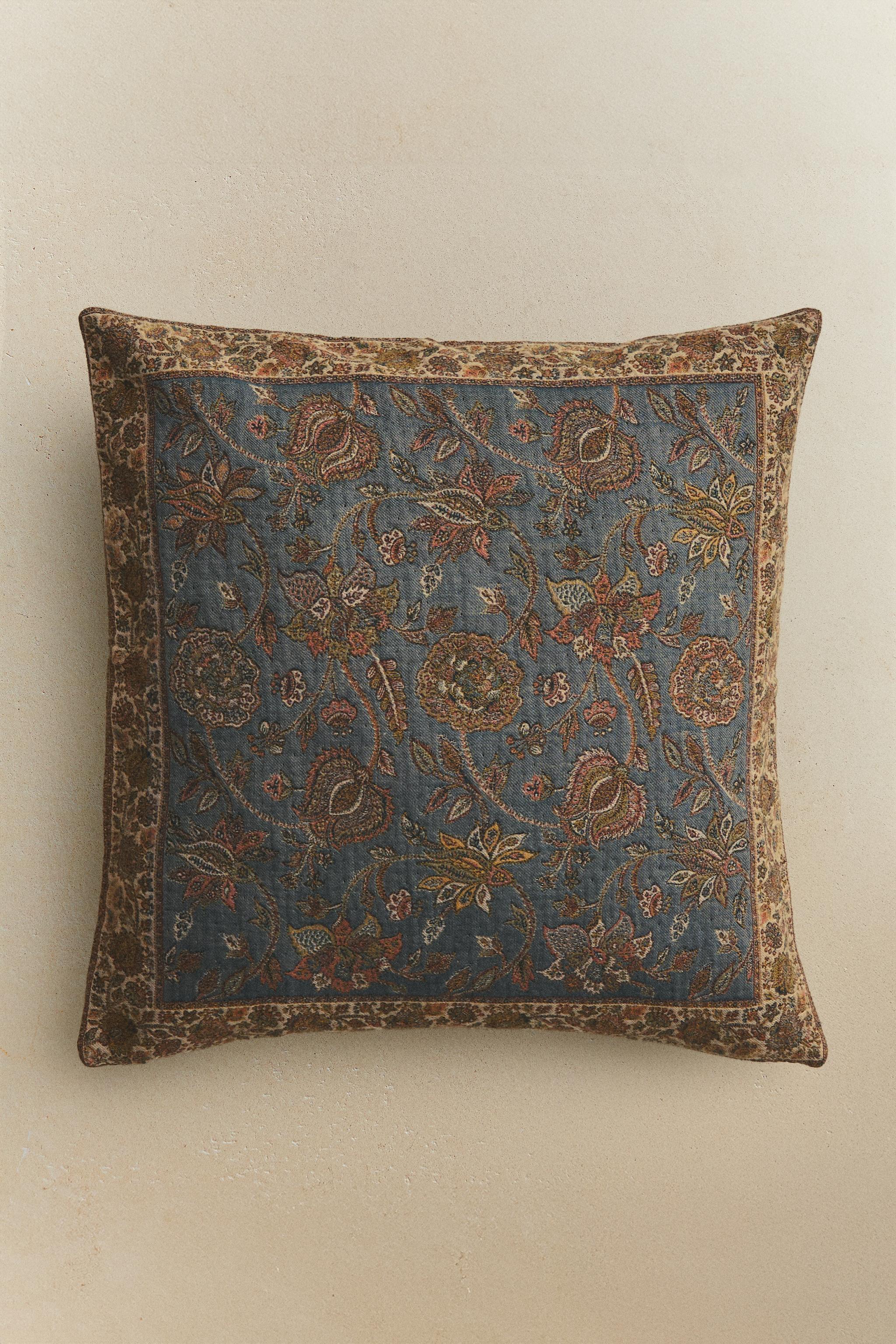 JACQUARD CUSHION COVER